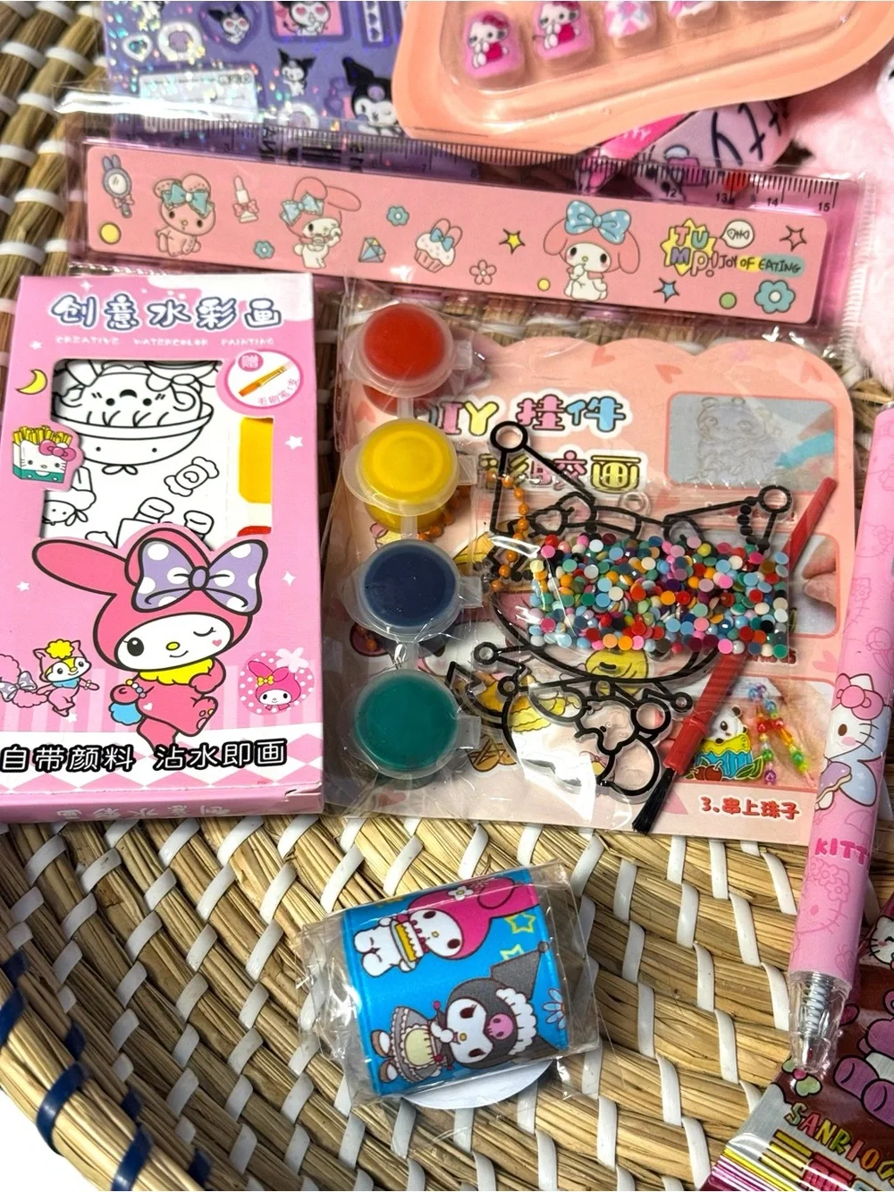 17 Pc Sanrio Hello Kitty & Friends Plush Bag w/Accessories, Arts & Crafts NEW